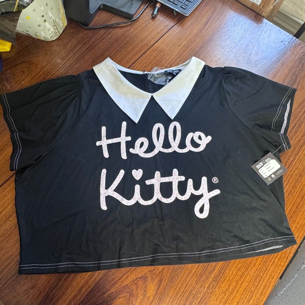 NWT Hello Kitty Smak Parlour Collared Crop Tee Black Size 4X READ